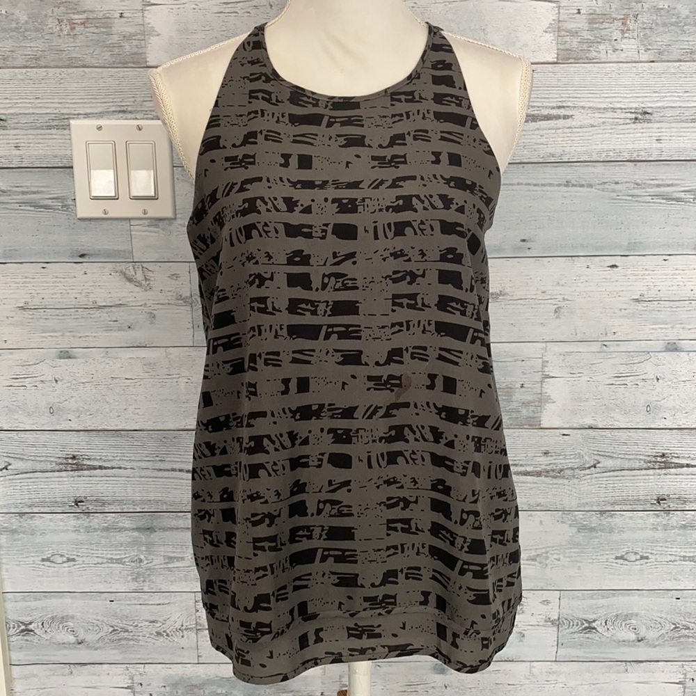 PIPERLIME GRAY AND BLACK SLEEVELESS BLOUSE